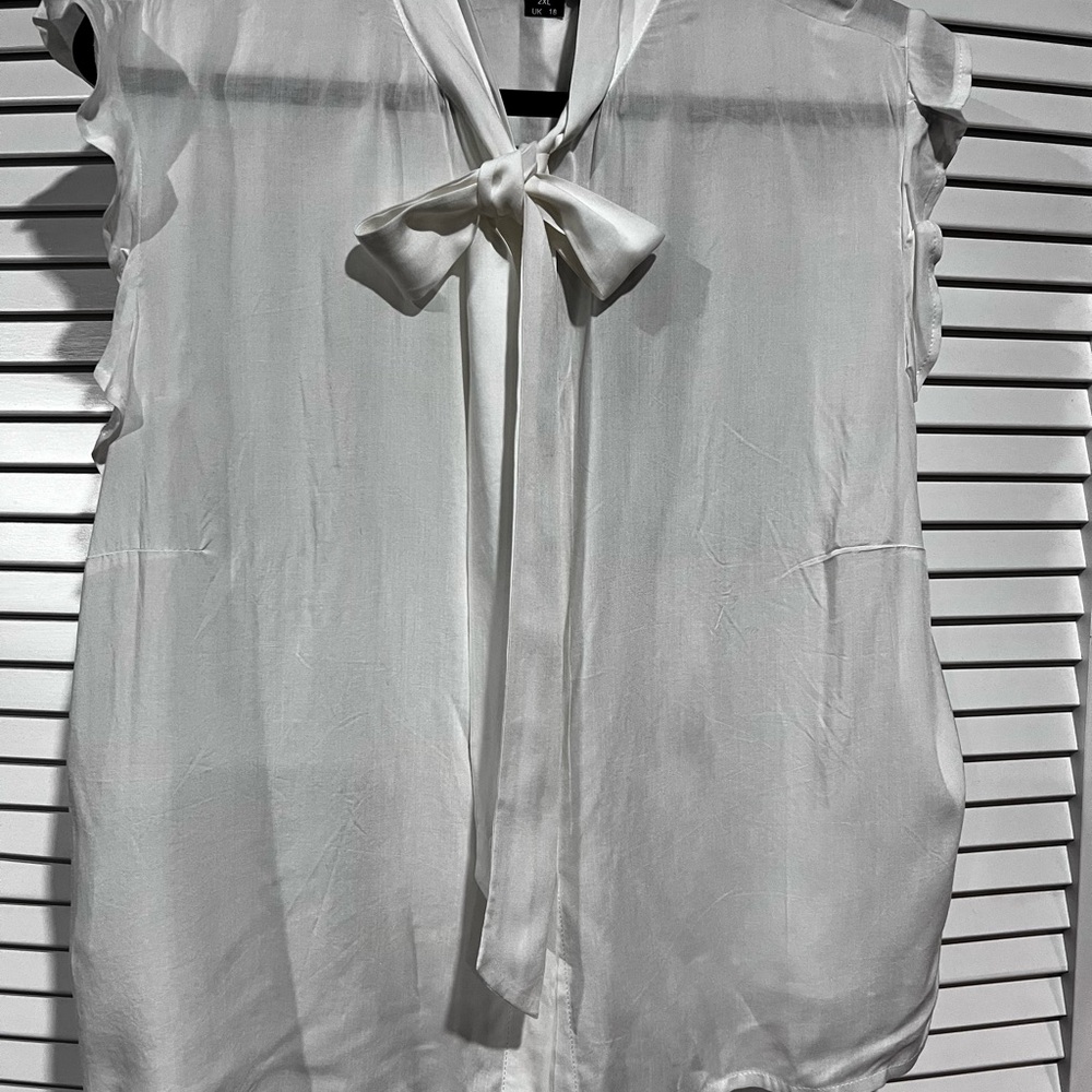 Elegant White Sleeveless Blouse